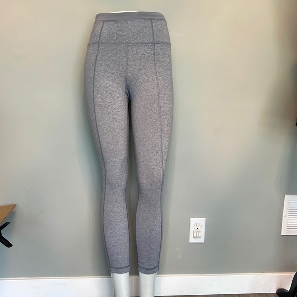Lululemon size 4 3/4 pants